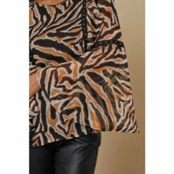 Wallis Metallic Animal Stud Trim Fluted Sleeve Top For Female -Cheap Wallis Store unnamed file 4194